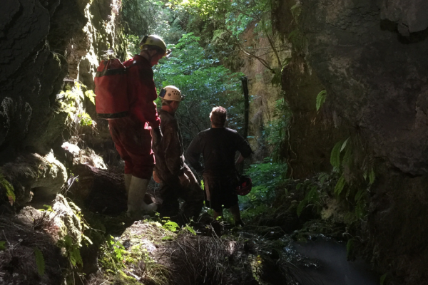 Scientists caving for earthquake records 